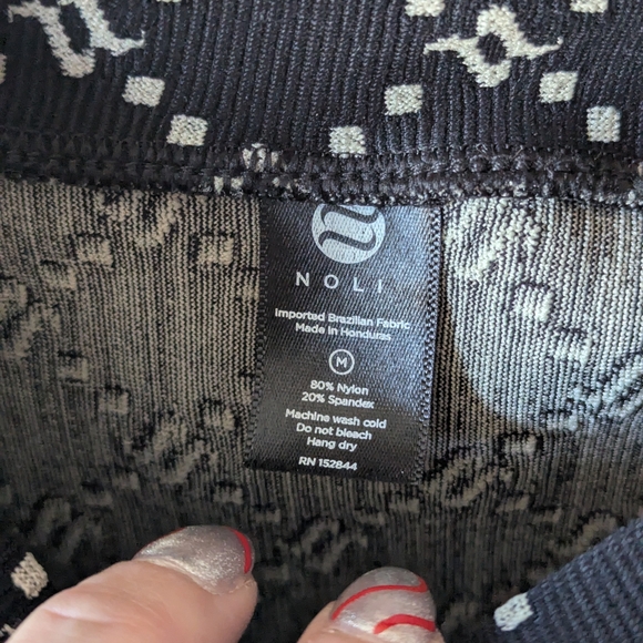 Noli Black Logo Print Cropped Long Sleeve Athletic Top Size Medium - Picture 4 of 6